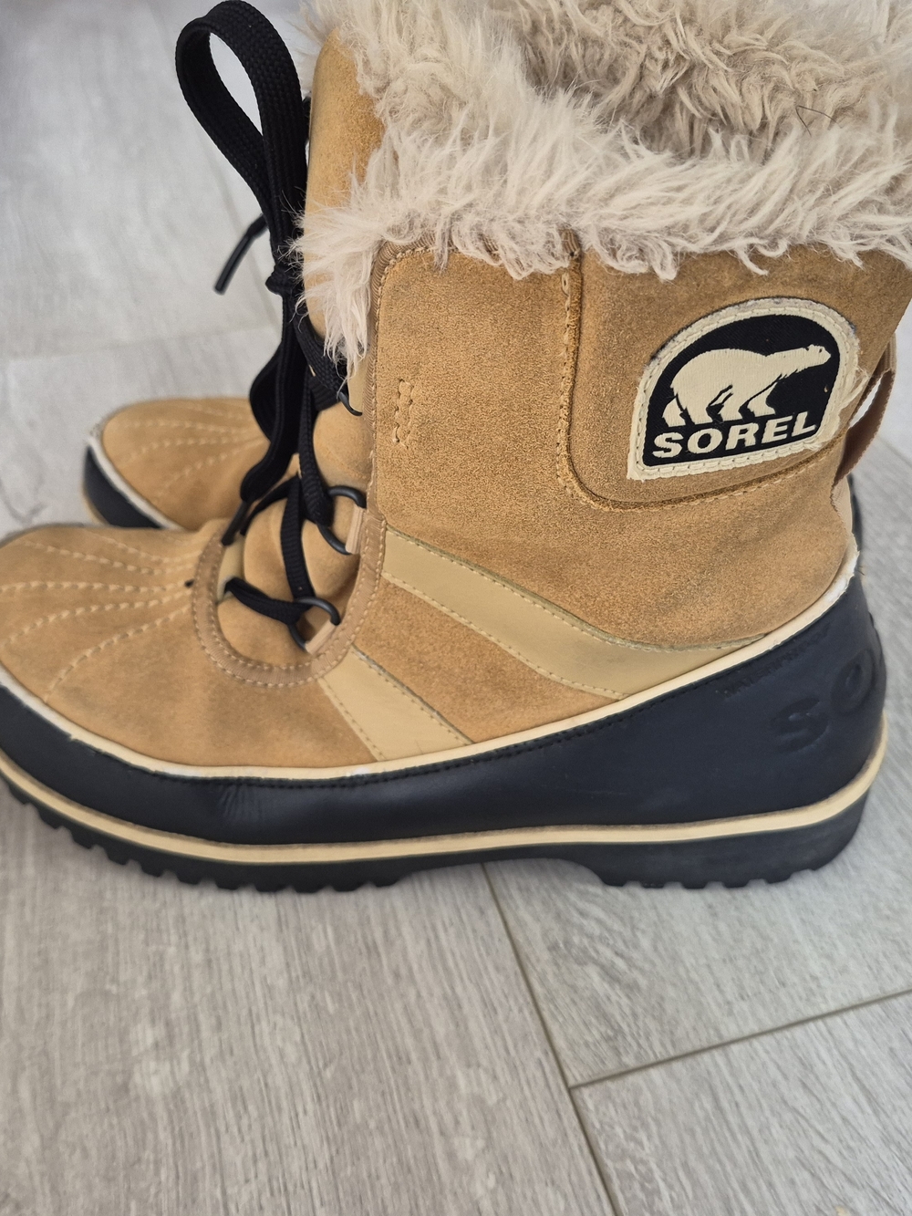 Sorel Tan and Black Suede Lace-Up Winter Boots with Faux Fur Collar